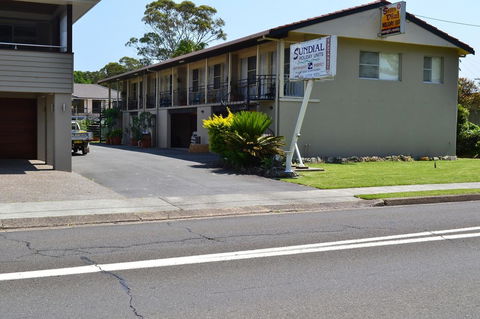 Sundial Holiday Units - New South Wales Tourism  11