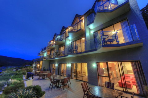 Lantern 1 Bedroom Balcony With Panoramic View - New South Wales Tourism  0