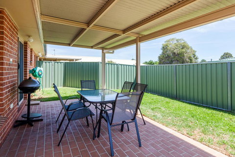 Colonial Court Villas - New South Wales Tourism  0