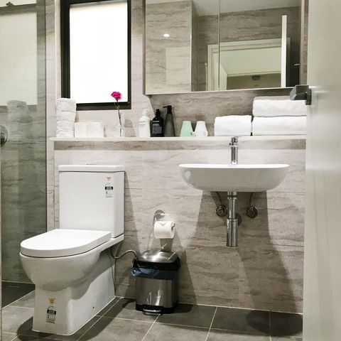 Modern & Cosy 2-Bedroom Apartment Hornsby - New South Wales Tourism  12