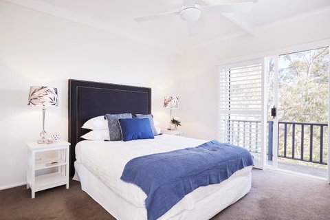 Bright And Spacious Family Home With Leafy Deck - New South Wales Tourism  1
