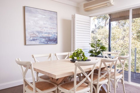 Bright And Spacious Family Home With Leafy Deck - New South Wales Tourism  22