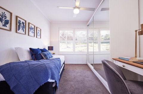 Bright And Spacious Family Home With Leafy Deck - New South Wales Tourism  28