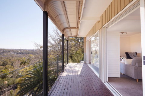 Bright And Spacious Family Home With Leafy Deck - New South Wales Tourism  23