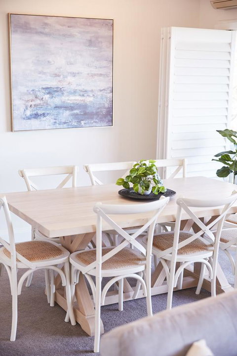 Bright And Spacious Family Home With Leafy Deck - New South Wales Tourism  21