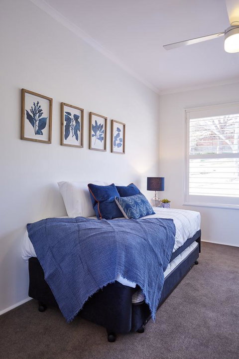 Bright And Spacious Family Home With Leafy Deck - New South Wales Tourism  30