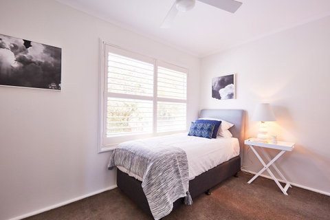 Bright And Spacious Family Home With Leafy Deck - New South Wales Tourism  24