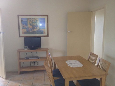 Oxley Cove Holiday Apartment - New South Wales Tourism  9