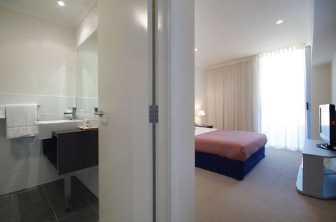 Macquarie Waters Boutique Apartment Hotel - New South Wales Tourism  22