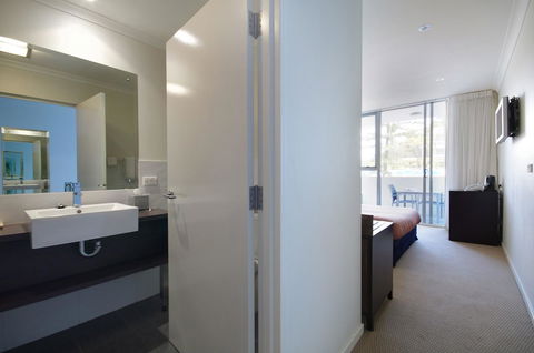 Macquarie Waters Boutique Apartment Hotel - New South Wales Tourism  24