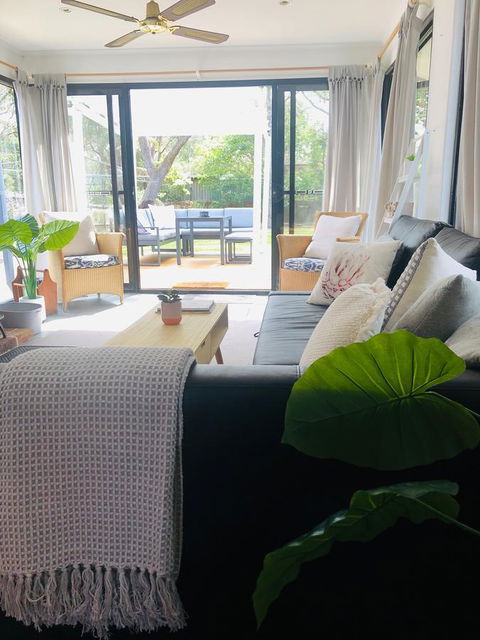Little Blue Beach House - New South Wales Tourism  14