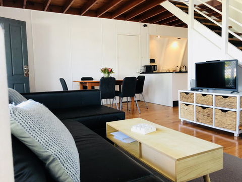 Little Blue Beach House - New South Wales Tourism  7