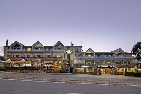Banjo Paterson Inn - New South Wales Tourism  6