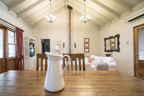 Thistle Hill Guesthouse - Walk To Many Wineries And Restaurants - New South Wales Tourism  30