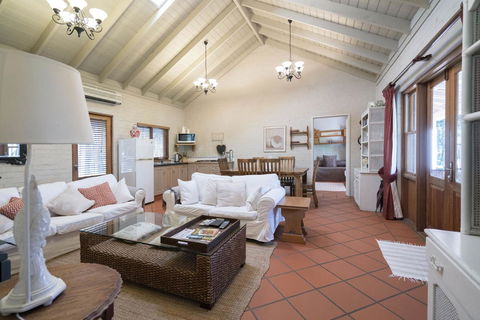 Thistle Hill Guesthouse - Walk To Many Wineries And Restaurants - New South Wales Tourism  34