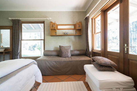 Thistle Hill Guesthouse - Walk To Many Wineries And Restaurants - New South Wales Tourism  39