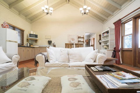 Thistle Hill Guesthouse - Walk To Many Wineries And Restaurants - New South Wales Tourism  29