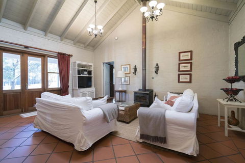 Thistle Hill Guesthouse - Walk To Many Wineries And Restaurants - New South Wales Tourism  31