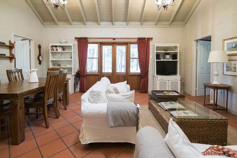 Thistle Hill Guesthouse - Walk To Many Wineries And Restaurants - New South Wales Tourism  33