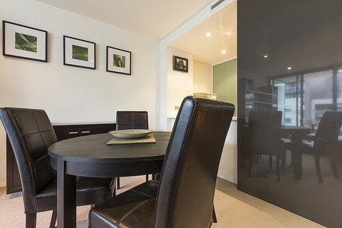 Lakefront 116 Kingston ACT - New South Wales Tourism  13