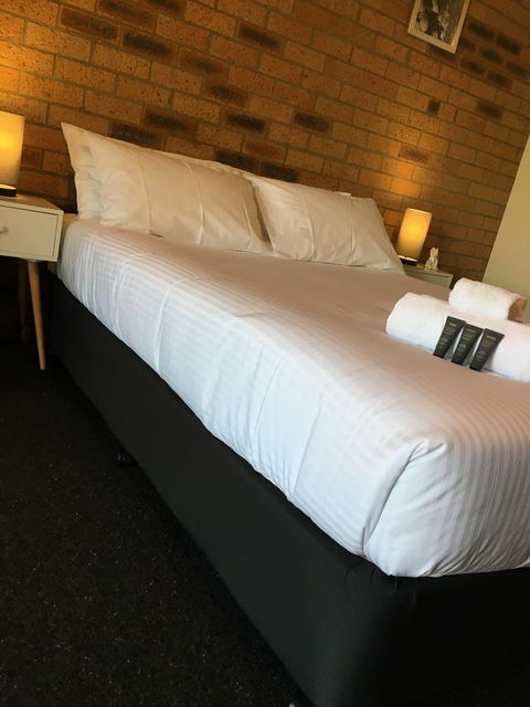 Bega Downs Motor Inn - New South Wales Tourism  12