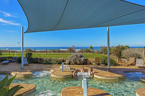 Blue Lagoon Beach Resort - New South Wales Tourism  3