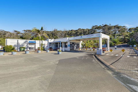 Blue Lagoon Beach Resort - New South Wales Tourism  11