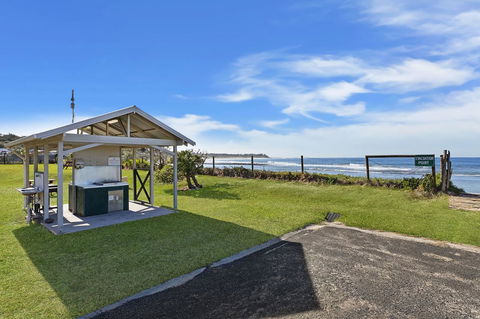Blue Lagoon Beach Resort - New South Wales Tourism  8