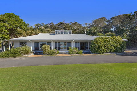 Blue Lagoon Beach Resort - New South Wales Tourism  13