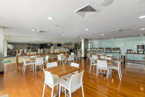 Quality Suites Pioneer Sands - New South Wales Tourism  7