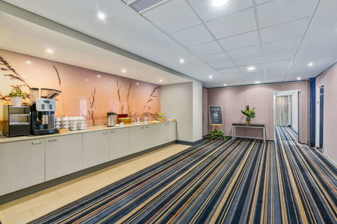 Quality Suites Pioneer Sands - New South Wales Tourism  2