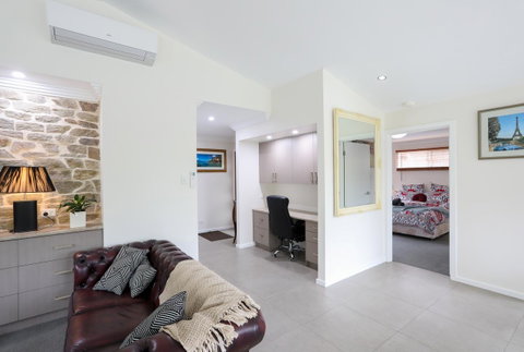 Armidale Cottage - House 2 - New South Wales Tourism  9