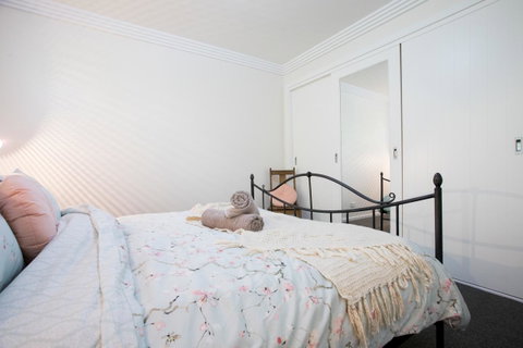 Armidale Cottage - House 2 - New South Wales Tourism  24