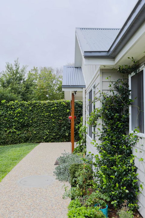 Armidale Cottage - House 2 - New South Wales Tourism  3