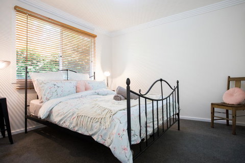 Armidale Cottage - House 2 - New South Wales Tourism  23