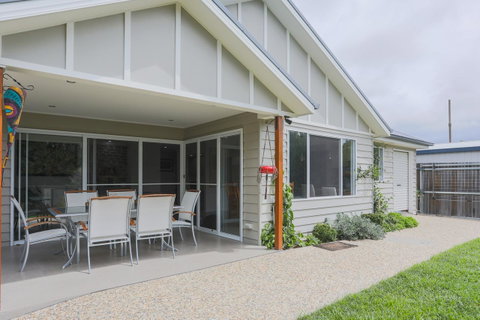 Armidale Cottage - House 2 - New South Wales Tourism  0