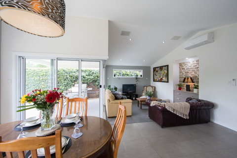 Armidale Cottage - House 2 - New South Wales Tourism  20