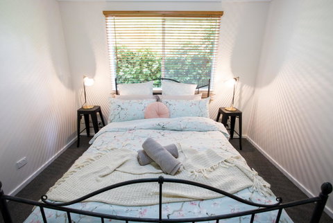 Armidale Cottage - House 2 - New South Wales Tourism  25