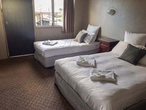 Commercial Hotel Motel Lithgow - New South Wales Tourism  12