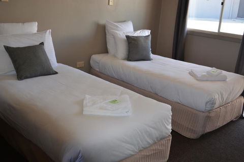 Commercial Hotel Motel Lithgow - New South Wales Tourism  6