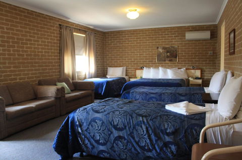 Grand Manor Motor Inn - New South Wales Tourism  1