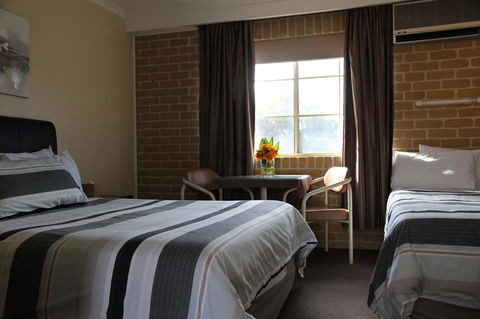 Grand Manor Motor Inn - New South Wales Tourism  6
