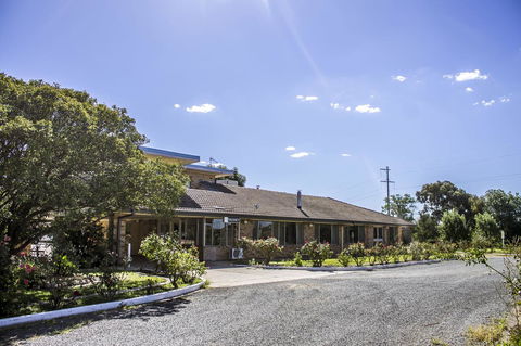 Allonville Gardens Motel - New South Wales Tourism  11