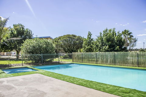 Allonville Gardens Motel - New South Wales Tourism  8