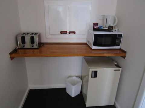 Allonville Gardens Motel - New South Wales Tourism  21