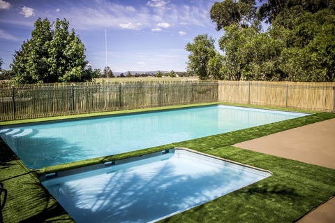Allonville Gardens Motel - New South Wales Tourism  7