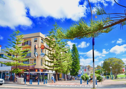Mad Monkey Hostel Coogee Beach - New South Wales Tourism  14