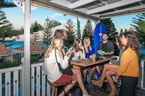 Mad Monkey Hostel Coogee Beach - New South Wales Tourism  1