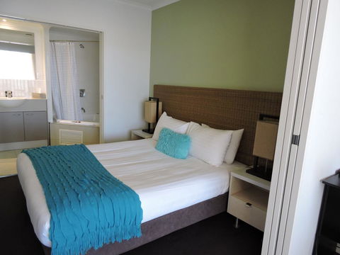 BASE Holidays - Ettalong Beach Premium Apartments - New South Wales Tourism  4
