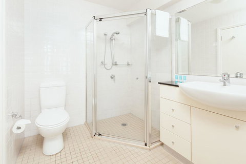 Waterfront Apartment On Sydney Harbour - New South Wales Tourism  3